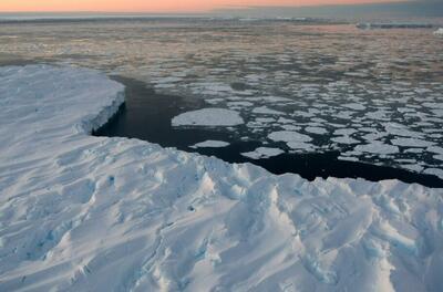 هشدار دانشمندان: میزان یخ دریا در قطب جنوب برای سومین سال متوالی به سطح بحرانی رسید