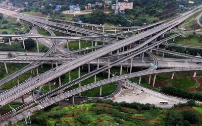 یکی از پیچیده‌ترین پل‌های جهان در شهر چونگ کینگ چین (فیلم)