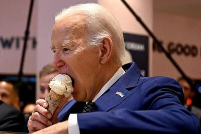 اعتیاد بایدن به بستنی‌ سوژه شد/محبوبیت رئیس‌جمهور آمریکا در قعر چاه