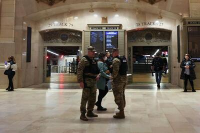 نیویورک 750 سرباز گارد ملی را برای چک کردن چمدان‌ها در مترو مستقر می کند | خبرگزاری بین المللی شفقنا