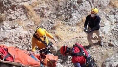 نجات فرد آسیب دیده گچسارانی در ارتفاعات کوه دیل