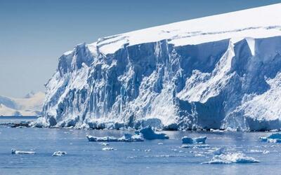 استراتژی جدید دانشمندان: کاهش سرعت ذوب‌شدن یخچال‌ها با نصب یک پرده ۱۰۰ کیلومتری در زیر آب