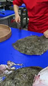 (ویدئو) نمایی دیدنی از پخت غذاهای دریایی به سبک سرآشپز مشهور ترکیه ای