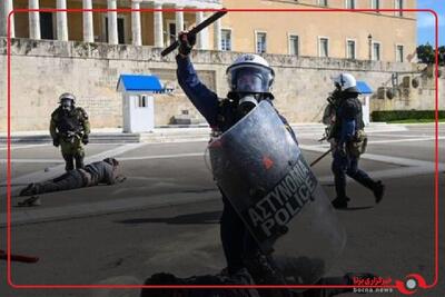 دانشجویان یونانی با پلیس درگیر شدند