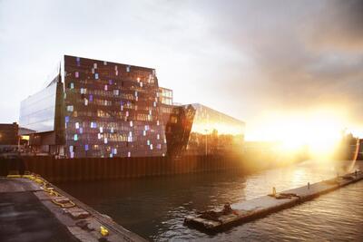 معماری چشم نواز سالن کنسرت هارپا در ایسلند - چیدانه
