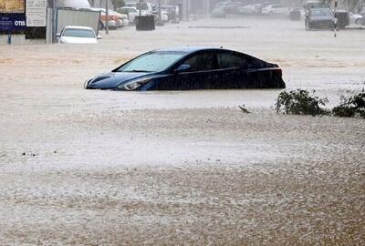 بارش های شدید در عمان سیل به راه انداخت