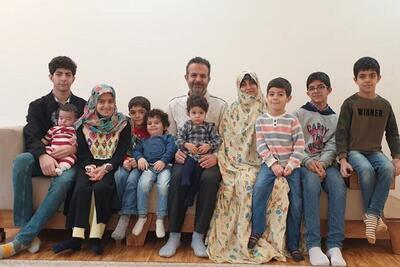 بلاگر مشوق فرزندآوری همراه ۱۰ فرزندش ایران را ترک کرد! +عکس