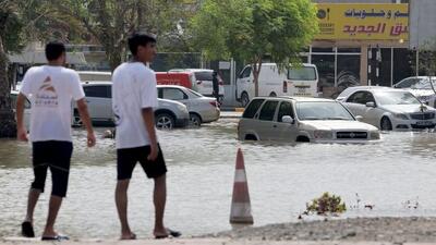 (ویدئو) بارش باران و جاری شدن سیلاب در دبی امارات