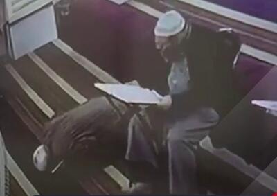 (ویدئو) مرگ یک نمازگزار هنگام سجده در مسجد