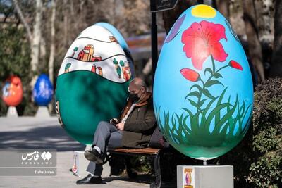 (تصاویر) زیباسازی شهر با تخم مرغ‌های نوروزی