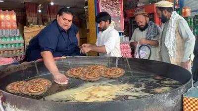 پخت محبوب‌ترین چاپلی کباب جهان در افغانستان+ فیلم