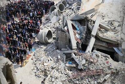 اقامه نماز جمعه در میان ویرانه‌های غزه