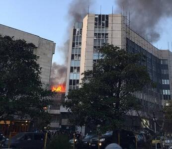 آتش‌سوزی گسترده در ساختمان پنج طبقه در تهران