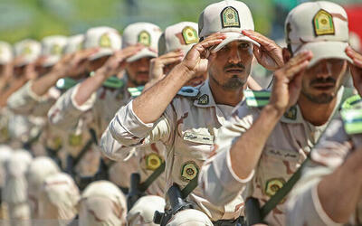 ببینید | رونمایی سردار سلامی از یونیفرم جدید نظامی؛ لباس سربازی چه فرقی کرد؟