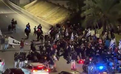 سرکوب شدید اعتراضات علیه نتانیاهو از سوی پلیس رژیم صهیونیستی+فیلم