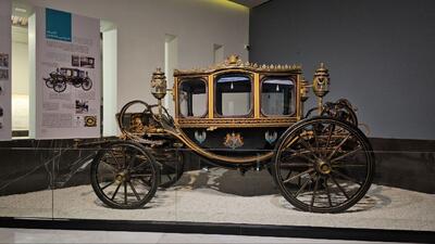 نمایش کالسکه و ارابه های تاریخی در موزه خودروهای تاریخی