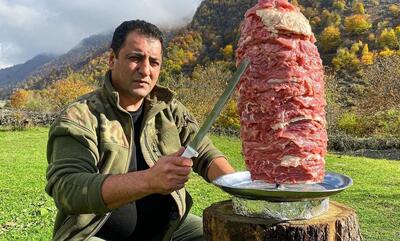 نحوه پخت دیدنی دنر کباب با ۱۸ کیلو گوشت گاو توسط آشپز مشهور آذربایجانی (فیلم)