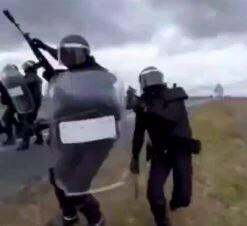حمله جنون آمیز پلیس اسپانیا به کشاورزان معترض+ فیلم