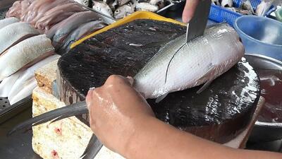 (ویدئو) مشهورترین برش زن ماهی در جهان؛ مهارت این ماهی فروش تایوانی را ببینید