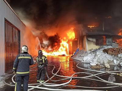 آتش‌سوزی شدید در انباری در مسکو + فیلم