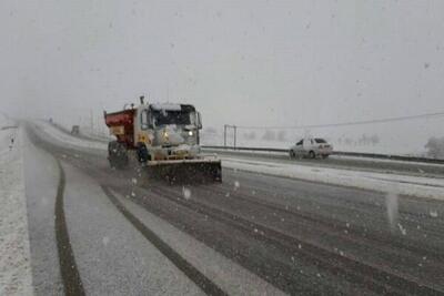 راهداران چهارمحال و بختیاری ۷۰۰۰ کیلومتر باند از محورهای استان را طی ۲۴ ساعت گذشته برف روبی کردند
