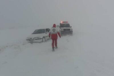 رهاسازی ۲۰۰ خودروی گرفتار شده در برف و کولاک در اردل