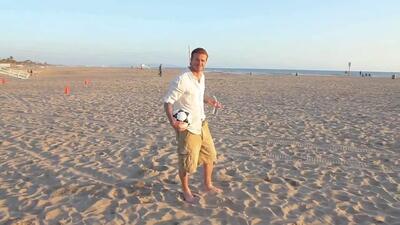 (ویدئو) ویدئوی شوت‌های ساحلی ۱۳ سال پیش دیوید بکهام واقعی است