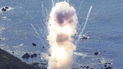 (ویدیو) انفجار موشک هنگام پخش زنده تلویزیونی