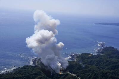شکست دوباره ژاپن در پرتاب ماهواره/ انفجار چند ثانیه بعد از پرتاب