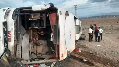 واژگونی یک اتوبوس مسافربری در کرمان / 12 نفر مصدوم شدند
