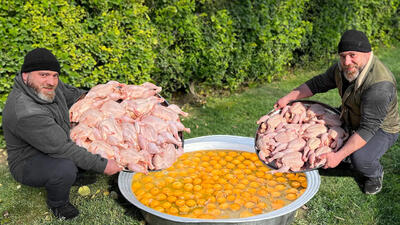 (ویدئو) پخت یک غذای آذربایجانی با 200 تخم مرغ؛ مرغ و برنج توسط یک آشپز مشهور