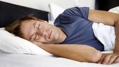 پنج دلیل که باعث می شود شب‌ها از خواب بپرید | راه حل درمان  سندرم پای بیقرار