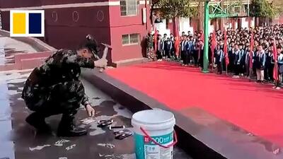 ویدئوی جنجالی از شکستن موبایل‌های دانش آموزان در چین | رویداد24