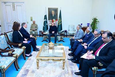 نخست وزیر پاکستان درباره تحولات غزه و دریای سرخ با سفیر آمریکا گفت‌وگو کرد
