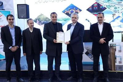 شهردار محمدیه جایزه ملی شهریار را دریافت کرد
