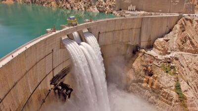 رهاسازی آب از سد چراغ ویس سقز به سمت دریاچه ارومیه آغاز شد