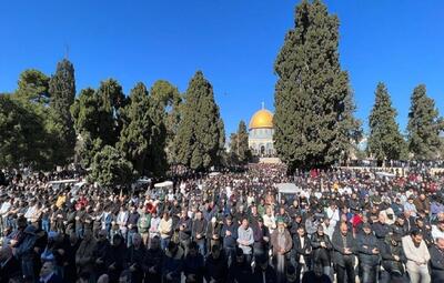 ۸۰ هزار فلسطینی اولین نماز جمعه ماه رمضان را در مسجد الاقصی اقامه کردند/ خطیب مسجدالاقصی: به هیچ وجه امکان معامله بر سر مسجدالاقصی وجود ندارد