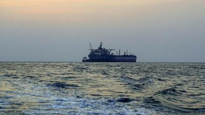 یک کشتی در سواحل الحدیده یمن مورد حمله قرار گرفت