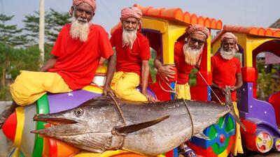 (ویدئو) نحوه پخت چلو ماهی با یک شمشیرماهی 147 پوندی به روش چهار پدربزرگ هندی