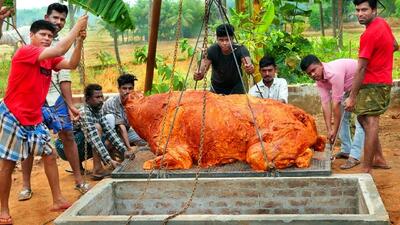 (ویدئو) فرآیند کباب کردن گاو 300 کیلویی در تنور به روش جالب سه جوان مشهور هندی