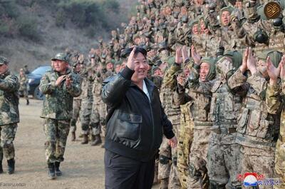 (تصاویر) رهبر کره شمالی و دخترش در تمرینات نظامی ارتش