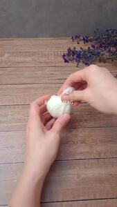 رنگ کردن تخم مرغ عید با پوست پیاز + فیلم