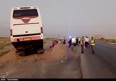 برخورد اتوبوس با گاردریل در جاده امام رضا(ع)؛ 30 نفر مصدوم شدند - تسنیم