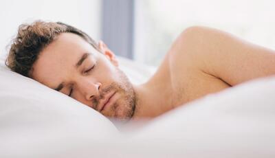 فواید لخت خوابیدن برای سلامتی + نکاتی که باید بدانید - چطور