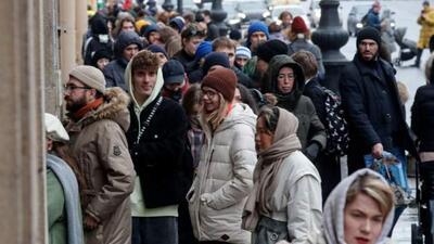تشکیل صف طولانی هواداران ناوالنی برای رای اعتراضی به پوتین در انتخابات ریاست جمهوری روسیه