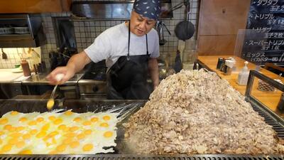 (ویدئو) غذای خیابانی در ژاپن؛ پخت دیدنی واوایشکا 25 کیلو گوشت و دنبه