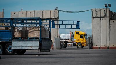 کامیون‌های حامل کمک پس از ۴ ماه وارد شمال غزه شدند/ شهادت ۱۲ نفر در دیرالبلح
