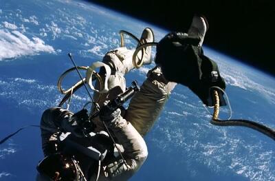 امروز در فضا: اولین راهپیمایی در فضا توسط الکسی لئونوف