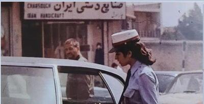 عکس| پلیس زن در خیابان‌های تهران سال ۱۳۵۲