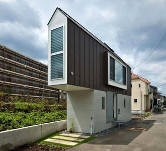 (تصاویر) جادوی باورنکردنی معماری ژاپنی در این خانۀ مثلثی